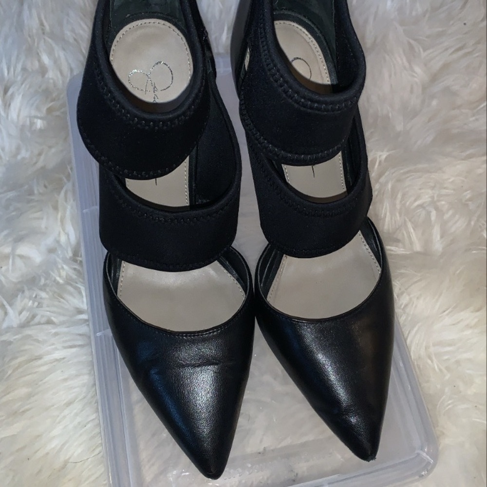Jessica Simpson pumps. Black